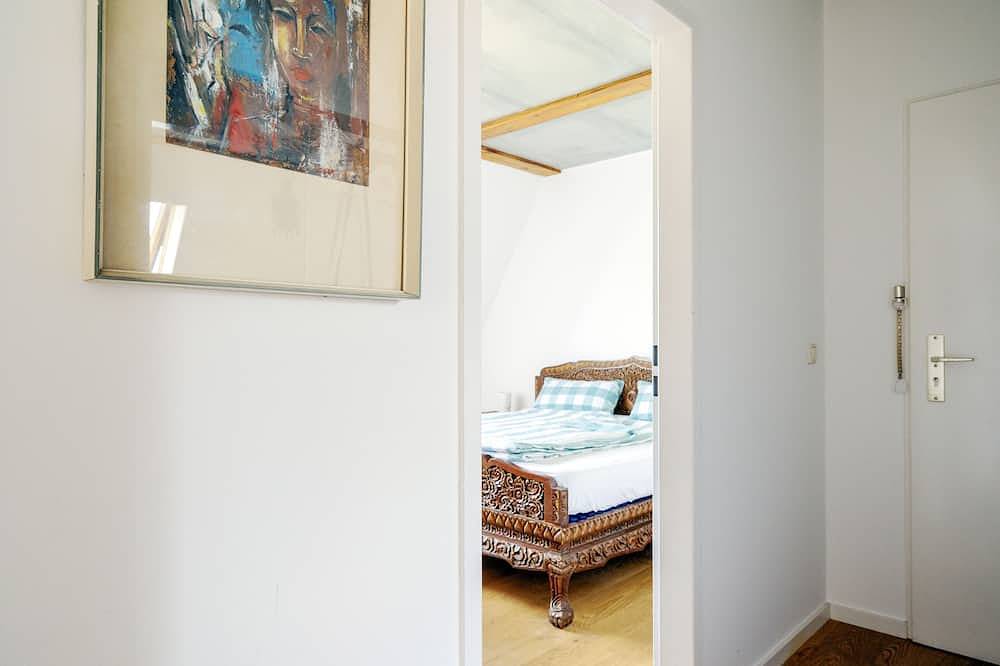 Ganze Wohnung, Helle Dachgeschosswohnung (Fahrstuhl!) mit grossem Balkon, direkt am Mauerpark! in Mitte Berlin, Berlin