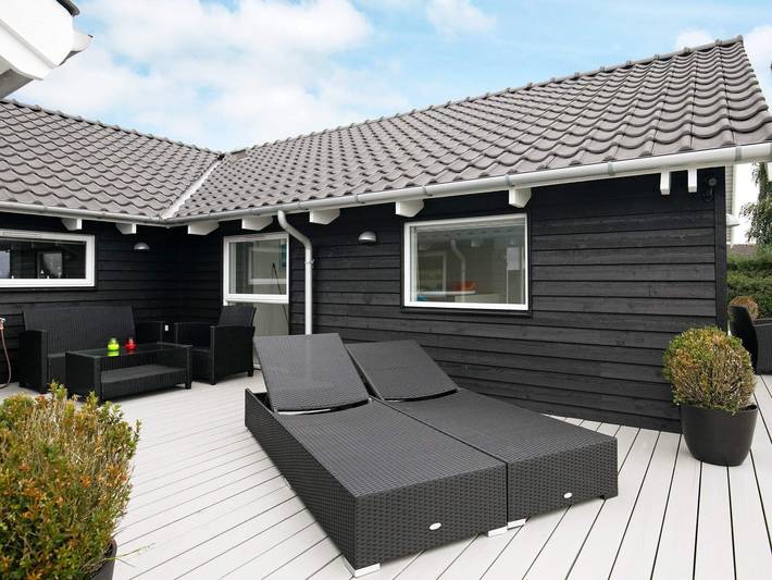 Ferieudlejning for 14 personer, med Jacuzzi og Terrasse såvel som Pool og Sauna i Fåborg