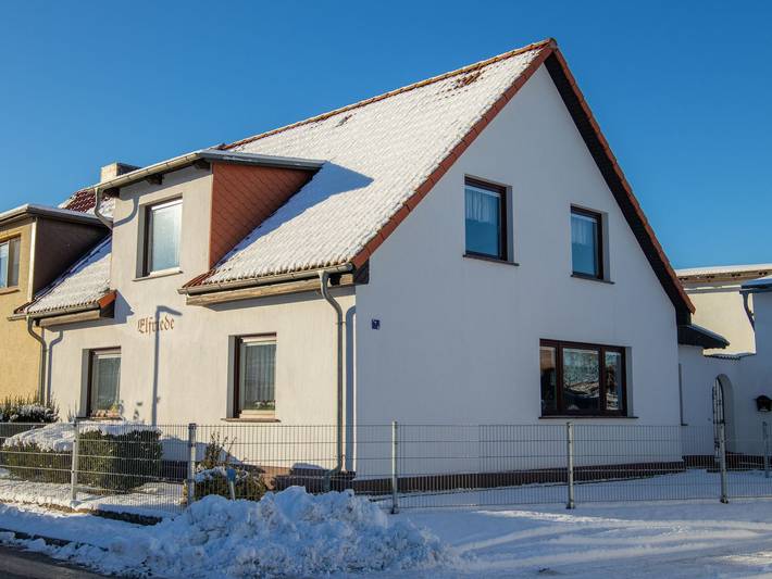 Ferienhaus für 6 Personen, mit Terrasse und Garten in Kröslin