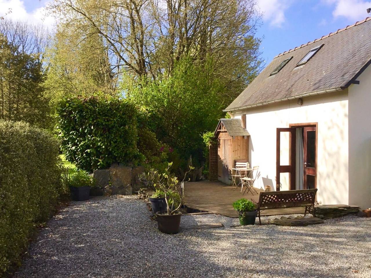 Kleiner Kokon mit seinem geheimen Garten in Bon Repos sur Blavet, Région de Guingamp