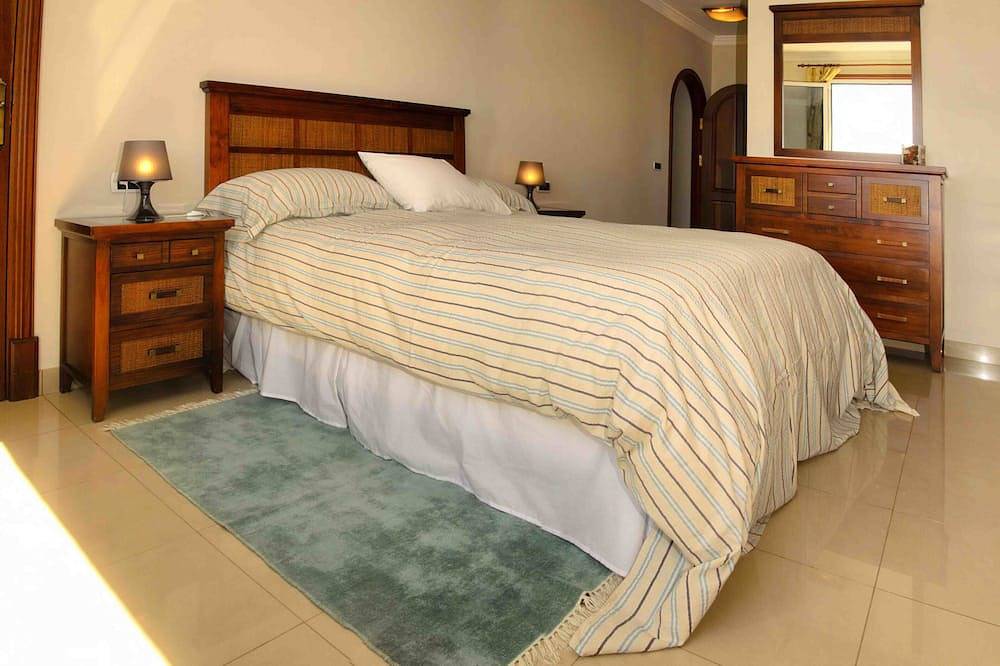 Casa Juanita by Buenavilla | Exclusive apartment with private pool in Puerto Calero, Yaiza