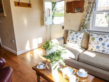 Log Cabin for 2 People in Burgh le Marsh, Lincolnshire, Photo 4