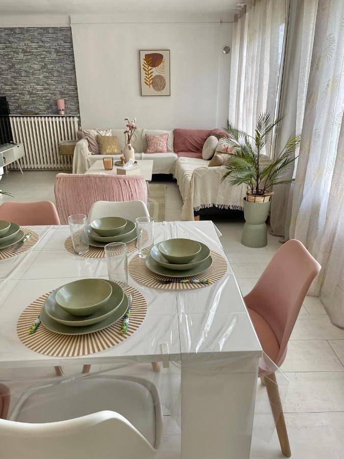 Maison chaleureuse 4 chambres avec jardin - Proche Paris - Arena Paris Nord Villepinte - Parc des expositions - Aéroport Cdg - Disney - Astérix in Tremblay-en-France, Seine-Saint-Denis