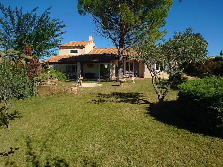 Location de vacances pour 8 personnes, avec jardin ainsi que piscine et terrasse à Grillon - 2