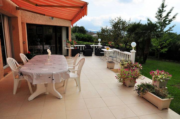 Location de vacances pour 2 personnes, avec piscine et jardin à Mandelieu-la-Napoule - 4