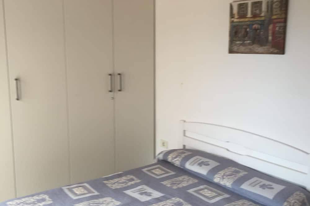 Entire apartment, Beautiful apartment. 2 ch., sea view, south-facing terrace, swimming pool, the sea 5 minutes away. in Las Adelfas, San Miguel de Abona
