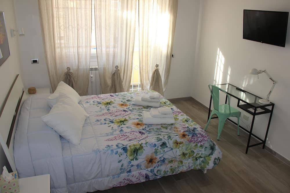 Ganze Wohnung, Ostia, apartment 50 mt from the beach, finished and quiet-sea view in Ostia, Rom
