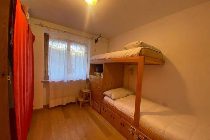 Appartement entier, Peaceful 2-bedroom apartment 5 minute walk from the ski slopes and town center in La Thuile (village), La Thuile