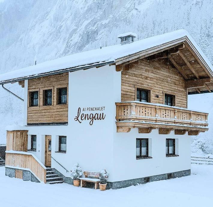 Chalet für 6 Personen, mit Balkon und Terrasse sowie Ausblick in Finkenberg