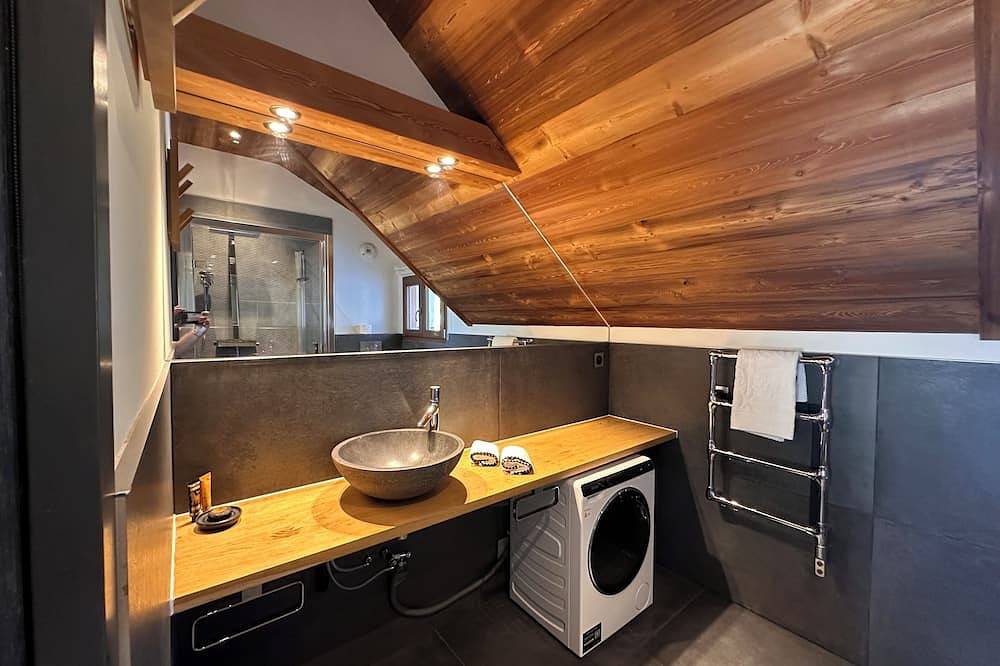 Villa 200 m vom See von Annecy mit Terrasse und Parkplatz in Sévrier, Parc naturel régional du Massif des Bauges