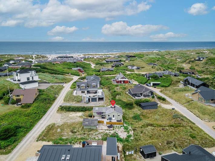 Ferienhaus auf einem herrlichen Dünengrundstück in der Nähe des Wassers gelegen. in Henne, Varde