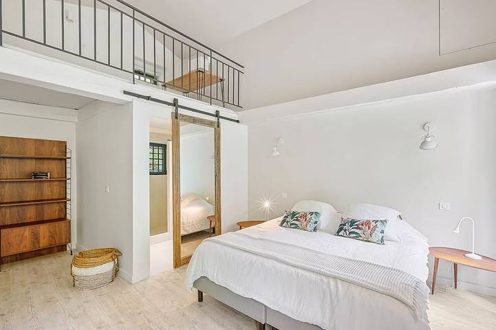 Location de vacances pour 8 personnes, avec terrasse et jardin à Escragnolles - 2