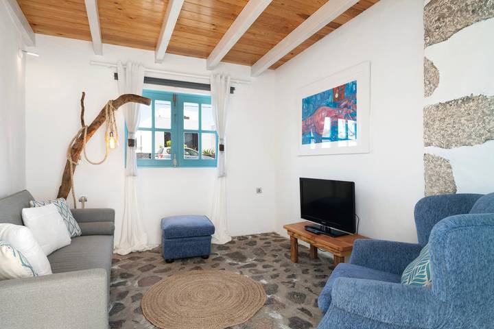Casa de vacaciones 'Petite Casa Leoncia' con vistas a la montaña, terraza privada y Wi-Fi in Guatiza, Teguise