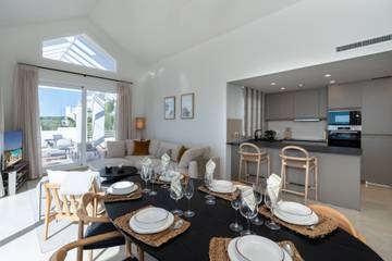 Holiday Rental for 6 People in Alcazaba Lagoon, Casares, Photo 1