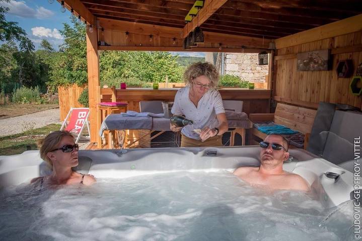 Location de vacances pour 2 personnes, avec jardin ainsi que jacuzzi et terrasse à Autigny-la-Tour - 2