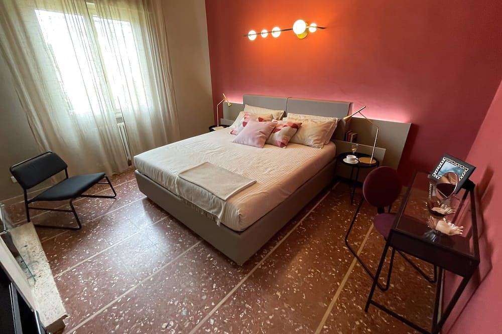 Ganze Wohnung, Tirrenia • 250m from the Beach • House with Terrace and Garden in Tirrenia, Pisa