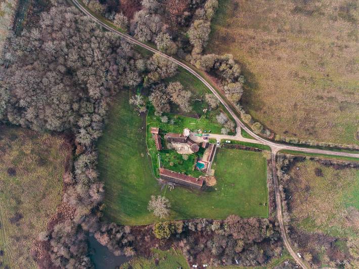 Charmantes Ferienwohnung im Naturpark, privater Garten, Pool, historischer Charme! in Bélâbre, Le Blanc und Umgebung