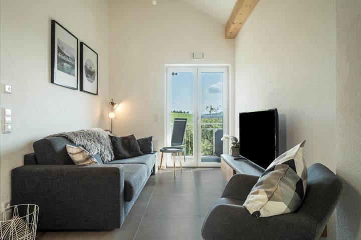Ferienwohnung für 6 Personen, mit Balkon und Garten sowie Seeblick in Neukirch