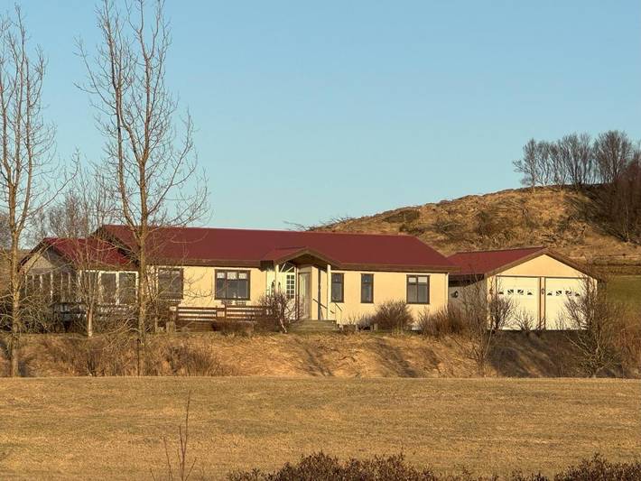 Casa rural para 8 personas, con jardín y jacuzzi en Islandia
