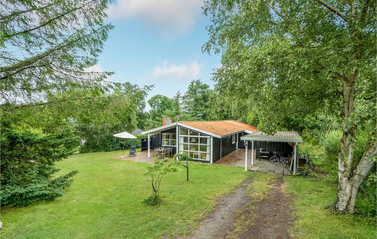 Feriehus for 7 personer, med Terrasse og Hage i Møn
