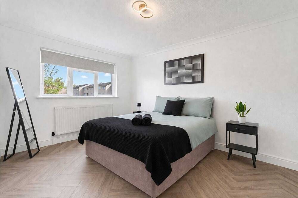 Modern 3 bed house in Edmonton with driveway parking in London, Südostengland