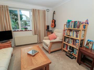 Log Cabin for 8 People in Swanage, Purbeck Heritage Coast, Photo 4