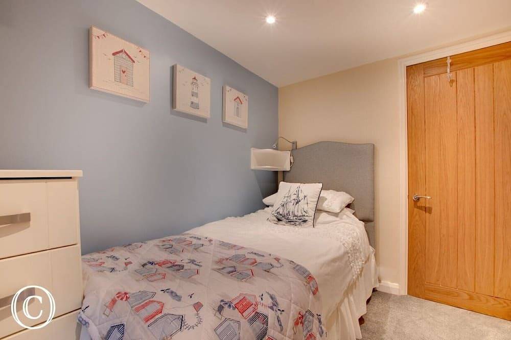 Entire apartment, Cosy Beachside Apartment, Spectacular Views in Picturesque Village. in Sandsend, North York Moors National Park