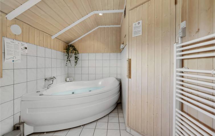 Ferienhaus für 6 Personen, mit Whirlpool und Terrasse sowie Garten und Sauna in Råde Strand - 4