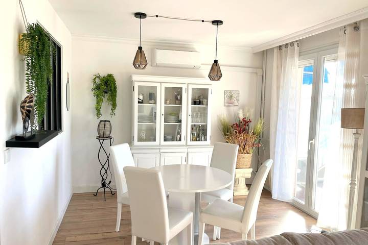 Appartement entier, Appartement T3 avec balcon proche de la mer in Six-Fours-les-Plages, Côte méditerranéenne (France)