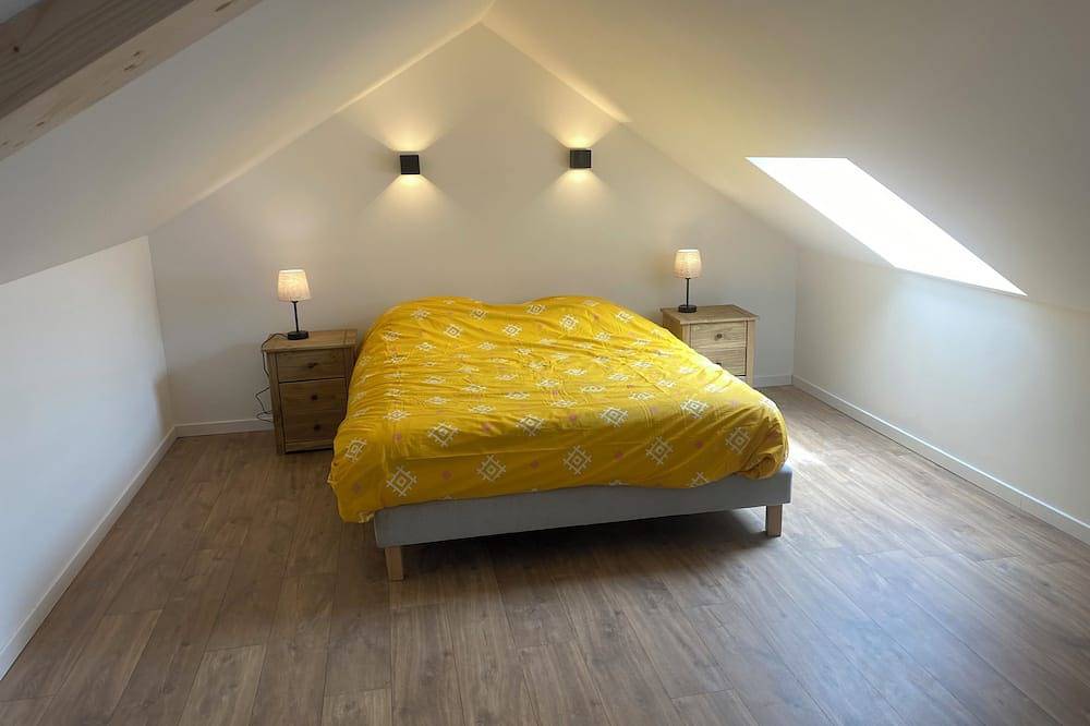 96 m2 house on property located 250 m from the beach and 100 m from the golf course in Saint-Martin de Bréhal, Bréhal