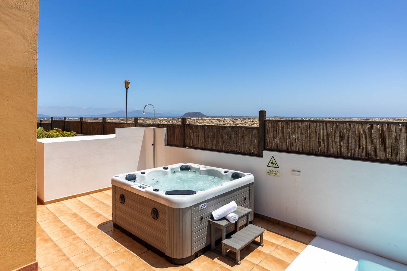 Casa de vacaciones "Leonor - Mirador de las Dunas" con vistas al mar, piscina y Wi-Fi in Geafond, La Oliva