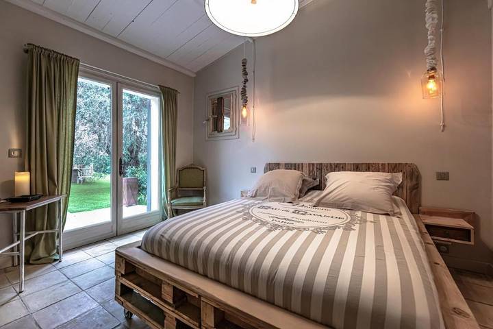 Location de vacances pour 2 personnes, avec jardin et piscine à Le Rouret - 2