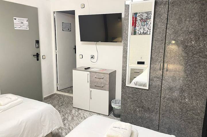 Habitación Doble Interna con dos Camas Individuales, Baño Privado in Arganda del Rey, Área Metropolitana de Madrid