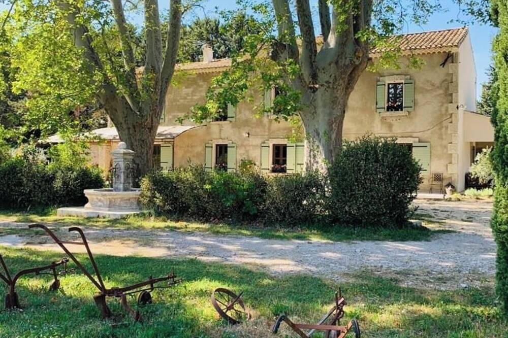 Mas Provençal - St Rémy de Provence Verquieres in Verquières, Région d'Arles