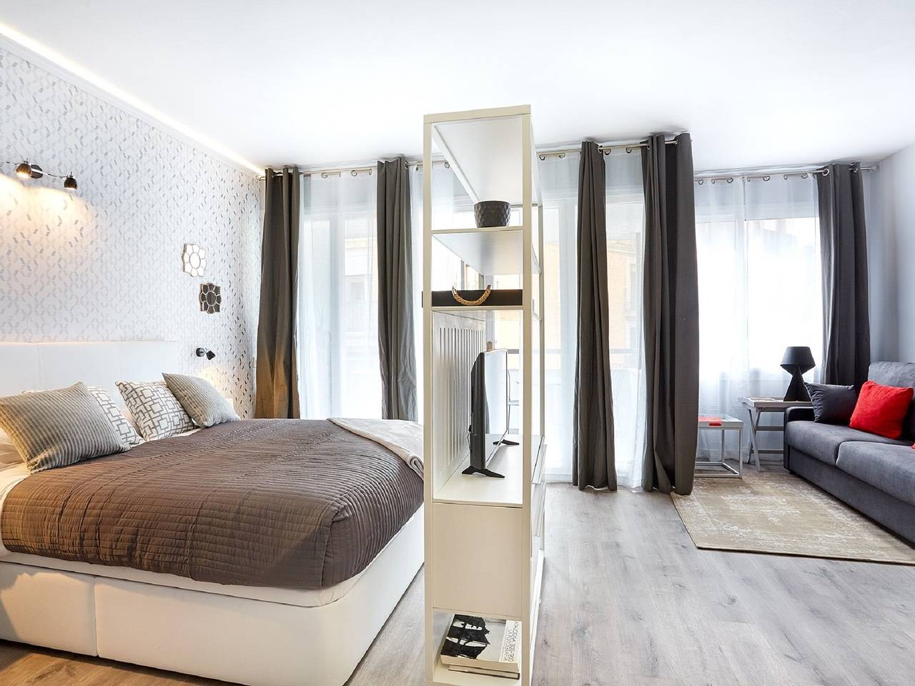 Apartamento inteiro, Ud - Ma31 Suite with terrace (1Br) 3A - Mid Terms Rentals in Centro Barcelona, Barcelona