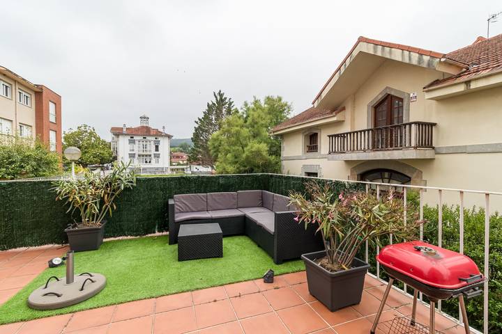 Entire apartment, Apartment 'Gama' with Private Terrace, Balcony and Wi-Fi in Gama, Bárcena de Cicero