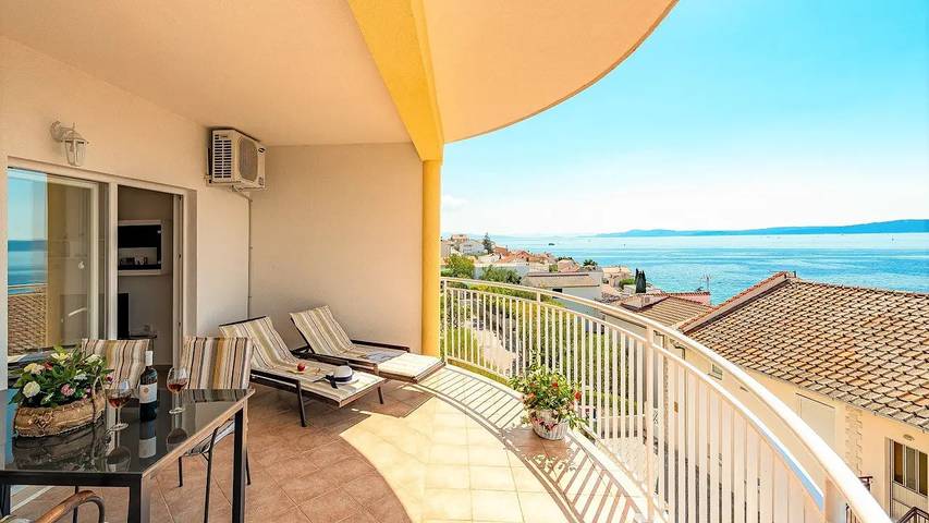 Villa pour 12 personnes, avec balcon ainsi que piscine et sauna à Okrug Gornji - 4