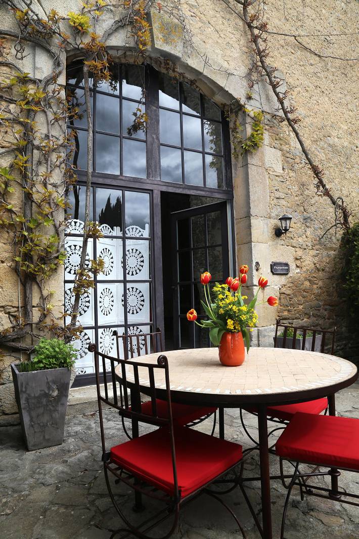 Gîte pour 4 personnes, avec terrasse et piscine