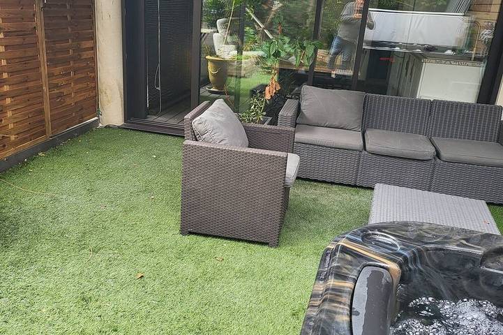 Apartamento para 2 personas, con jacuzzi además de jardín y terraza en Les Angles (Gard)