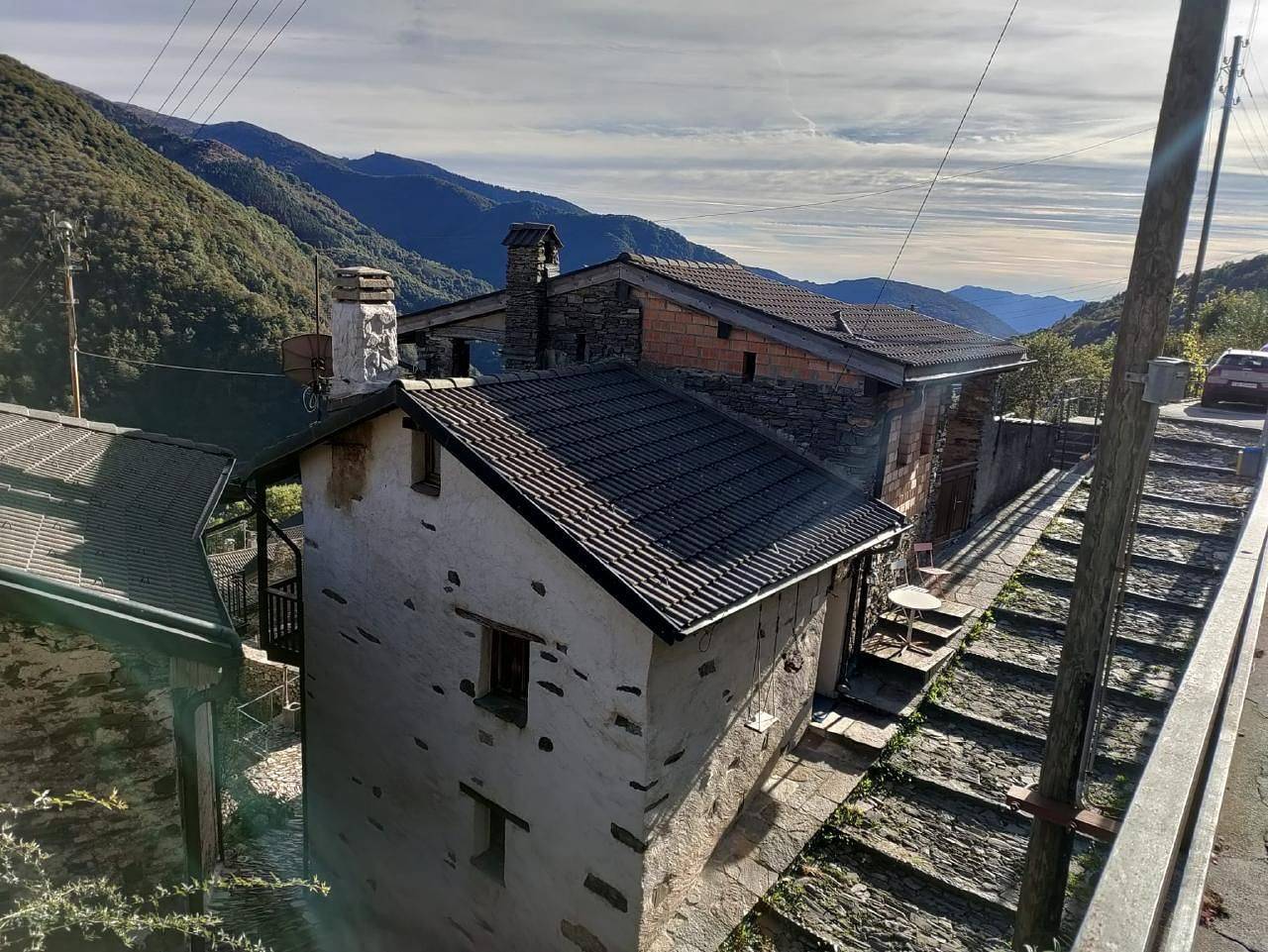 Entdecken Sie den Charme von Casa Clementina in Indemini in Gambarogno, Lago Maggiore (Schweiz)