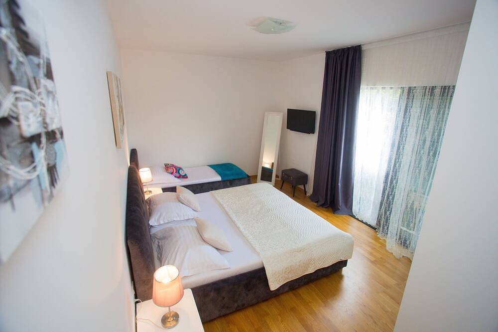 Villa Infinity- luxury residence near Split in Dugopolje, Dalmatinisches Zagora