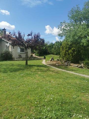 Gîte pour 4 personnes, avec vue et jardin à Montpezat-de-Quercy