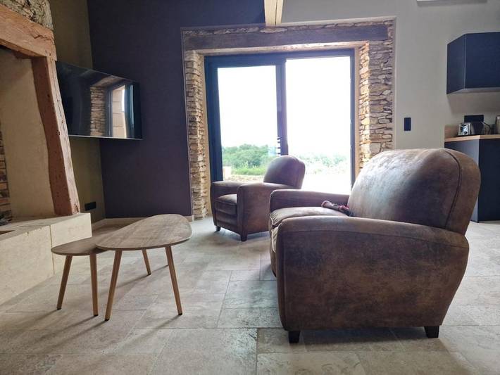 Location de vacances pour 6 personnes, avec jardin et piscine ainsi que vue et terrasse, animaux acceptés à Saint-Amand-de-Coly - 3