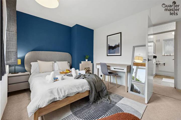 2x Bedroom Bungalow (Sleeps 6x) w. Parking in West Horsley, Guildford