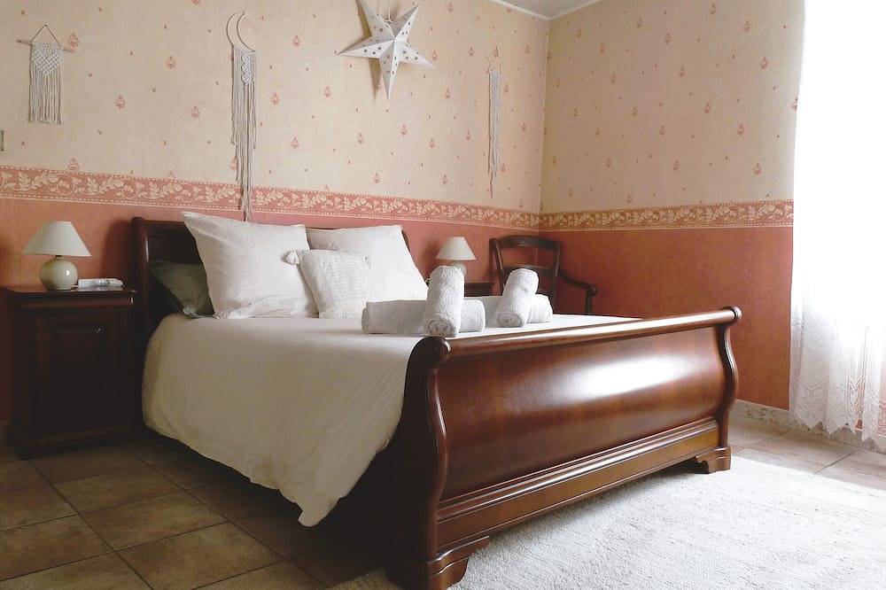 \"In the heart of the village of Graveson, this house is ideally located, with everything within walking distance! in Graveson, Arles region