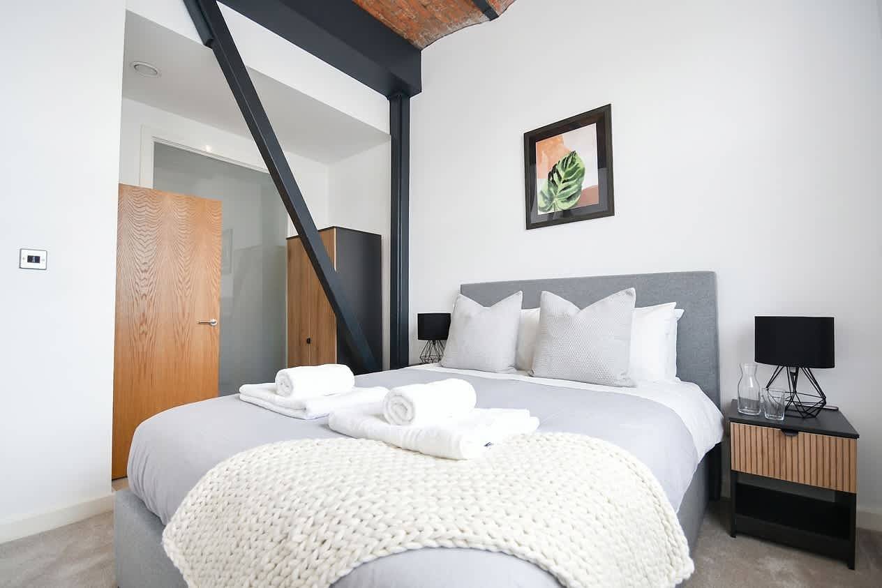 Entire apartment, Modern & Characterful 2 Bed Apartment Near Etihad in Manchester, Greater Manchester