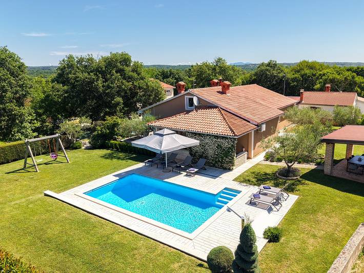 Villa pour 8 personnes, avec piscine et jardin, animaux acceptés à Selina