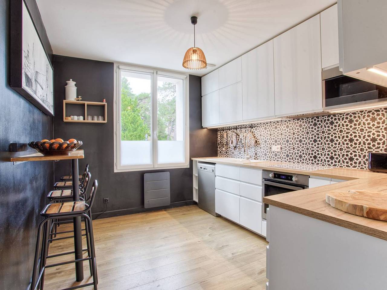 Ruhiges Ferienhaus in Merville-Franceville-Plage, ideal für Familien & Gruppen, 10 Personen in Merville-Franceville-Plage, Caen und Umgebung