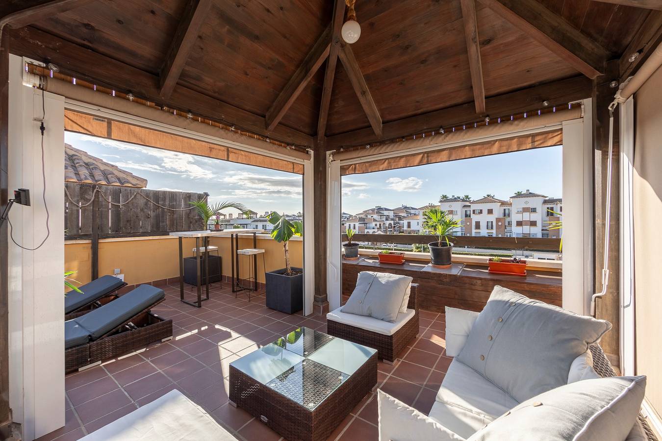 Apartamento entero, Apartamento 'Lomas De Mar 3' con vistas a la montaña, Wi-Fi y aire acondicionado in Playas de Vera, Vera