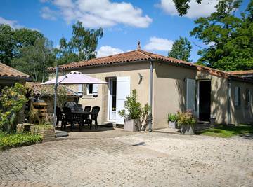 Chambre d’hôte pour 5 personnes, avec terrasse à La Verrie